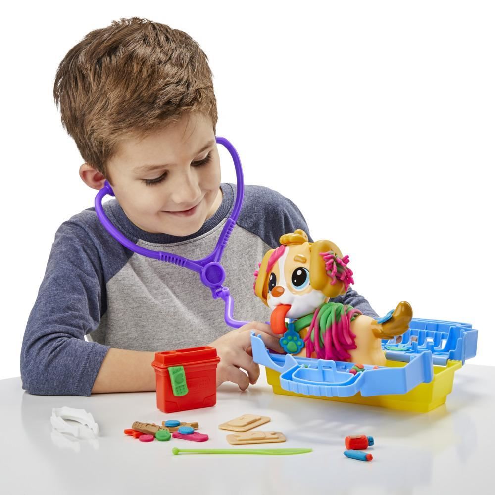 Play-Doh Care ’n Carry Vet Playset F3639 – Pet Carrier Clinic Kit with Toy Dog, 10 Vet-Tools & 5 Dough Colours (Age 3+)